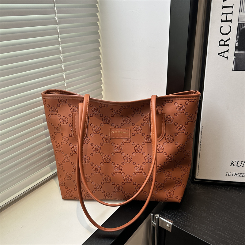 Large-capacity women's 2025 new style summer high-end college student class shoulder bag Versatile commuting tote bag full figure