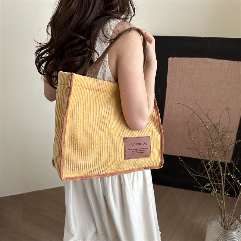 Tote bag 2025 for college students' class commuting, single-shoulder bag for women, large capacity, simple and casual Japanese handbag details Picture