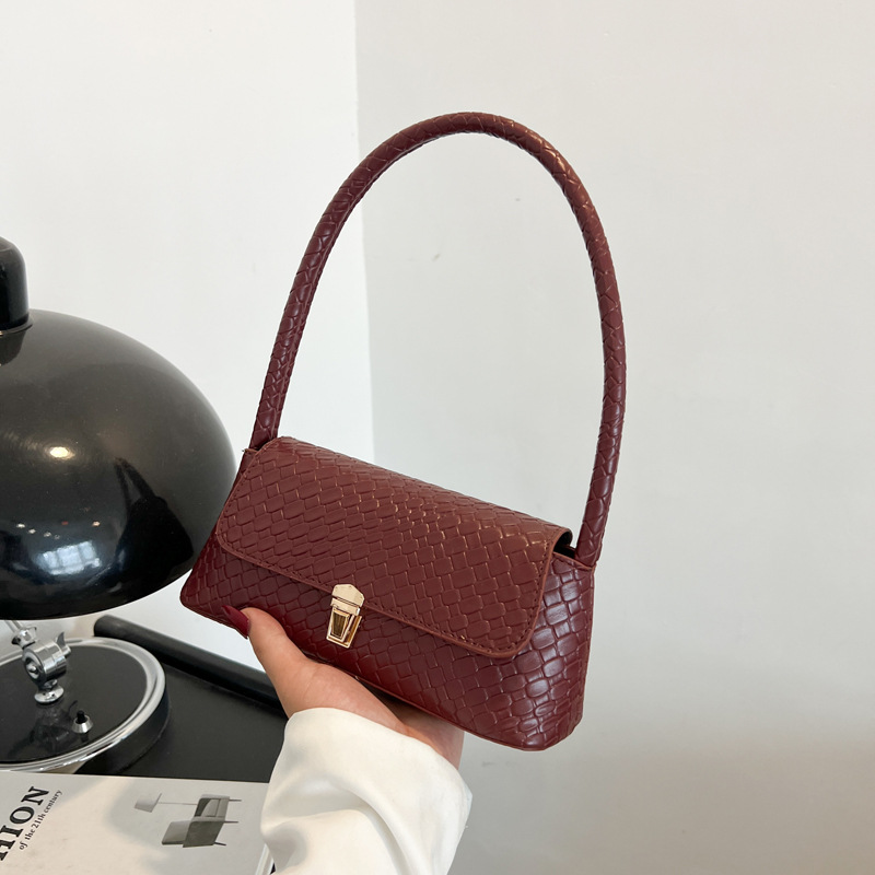 2025 Retro woven pattern new style, simple texture, large capacity lock, fashionable and casual crossbody single-shoulder small square bag full figure