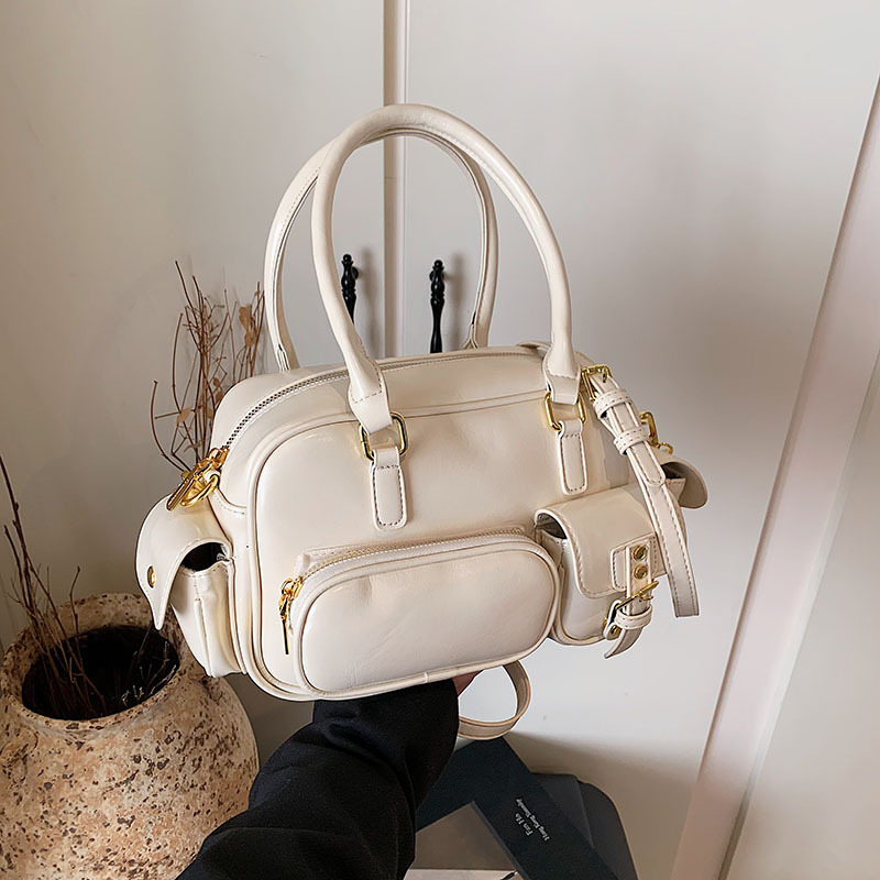 Bowling bag for women 2025 New niche design retro handbag, high-end Boston single-shoulder crossbody bag details Picture