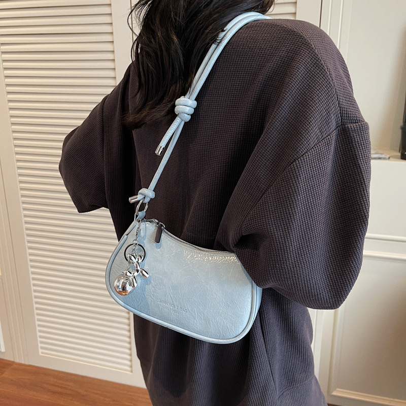 Summer bestseller niche underarm bag for women 2025 New stylish and versatile crossbody bag super popular solid color single-shoulder bag details Picture