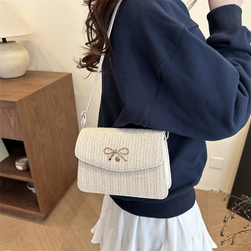 New Spring 2025 simple and fashionable straw woven stylish handbag, casual and elegant single-shoulder crossbody small square bag for women details Picture