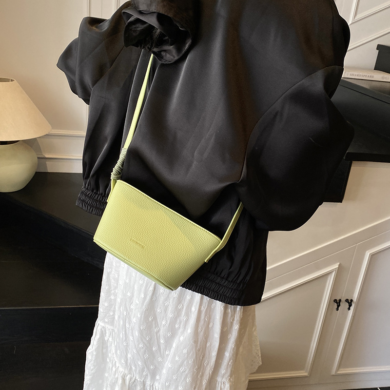 A niche mini bucket bag with lychee patterns for women, a new 2025 simple and casual single-shoulder bag, a fashionable and versatile crossbody bag Specification drawing