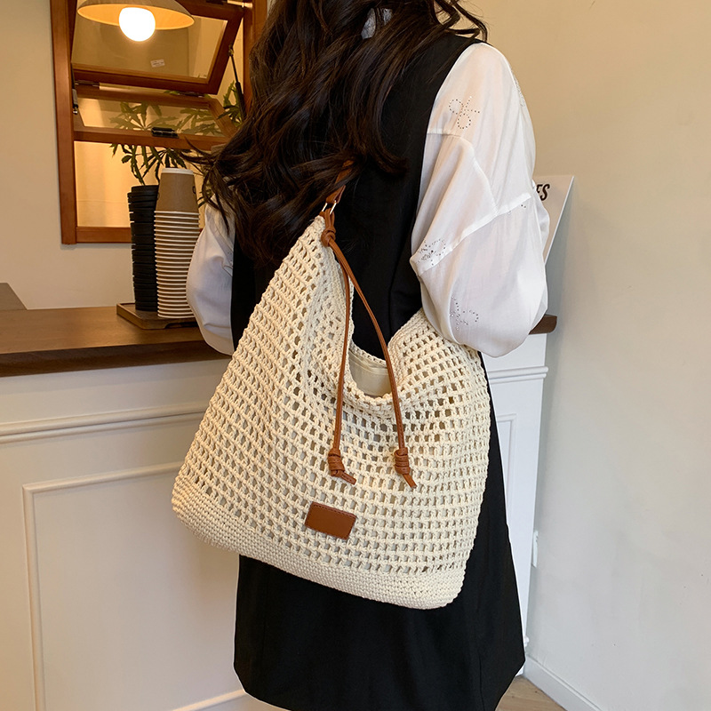 A new 2025 hollowed-out woven large-capacity bucket bag for women's daily commuting during a beach vacation details Picture