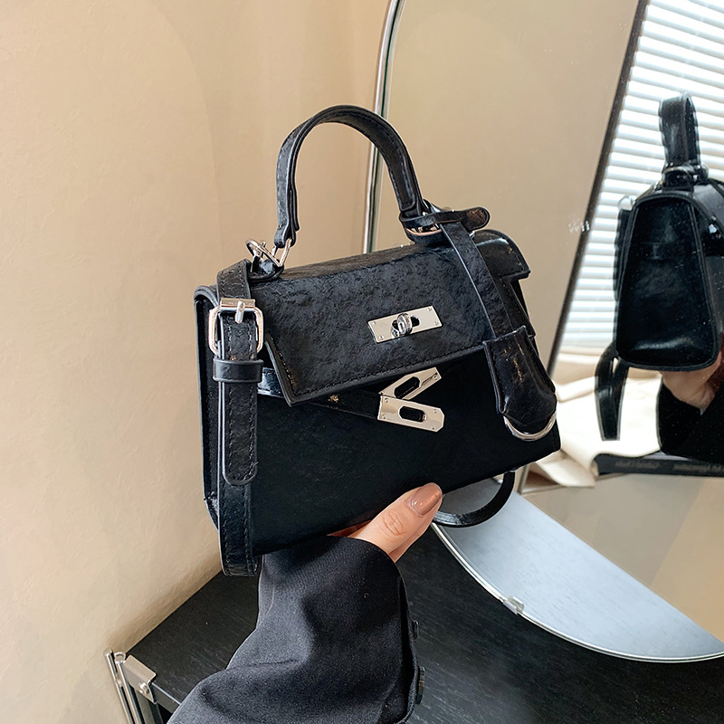 This year, the 2025 new stylish and simple crossbody bag for women carrying small bags is popular. It's a versatile and casual Kelly bag for commuting Specification drawing
