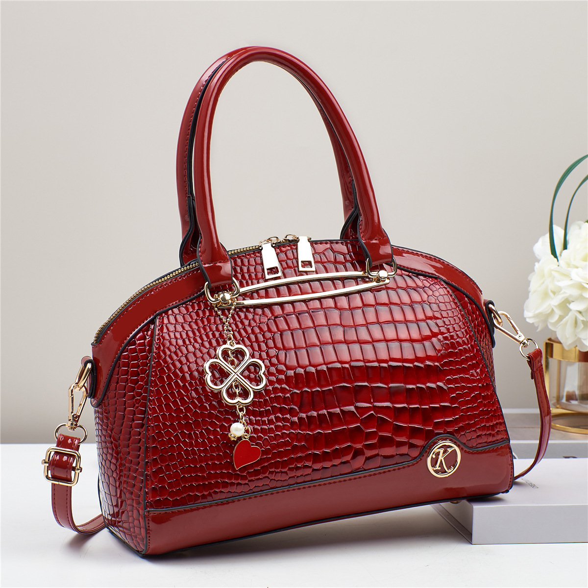 The women's single-shoulder crossbody bag is a niche 2024 fashion and versatile bestseller that is in vogue this year Application Scenario
