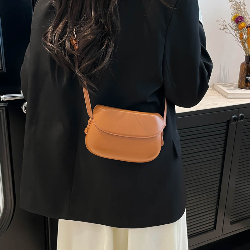 2025 Summer New Korean style ins pressed shell saddle bag, solid color texture crossbody bag, simple single-shoulder small square bag for women details Picture