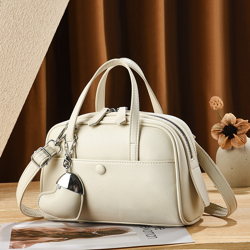 Boston Bag, a niche design with a sense of high-end luxury, is a new Spring/Summer 2025 underarm bowling tote bag for women full figure