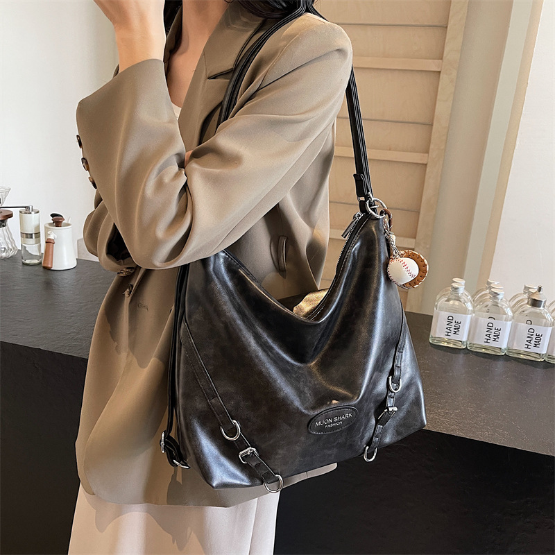 A new 2024 high-end and versatile women's backpack with a large capacity for casual commuting and single-shoulder tote bag Application Scenario