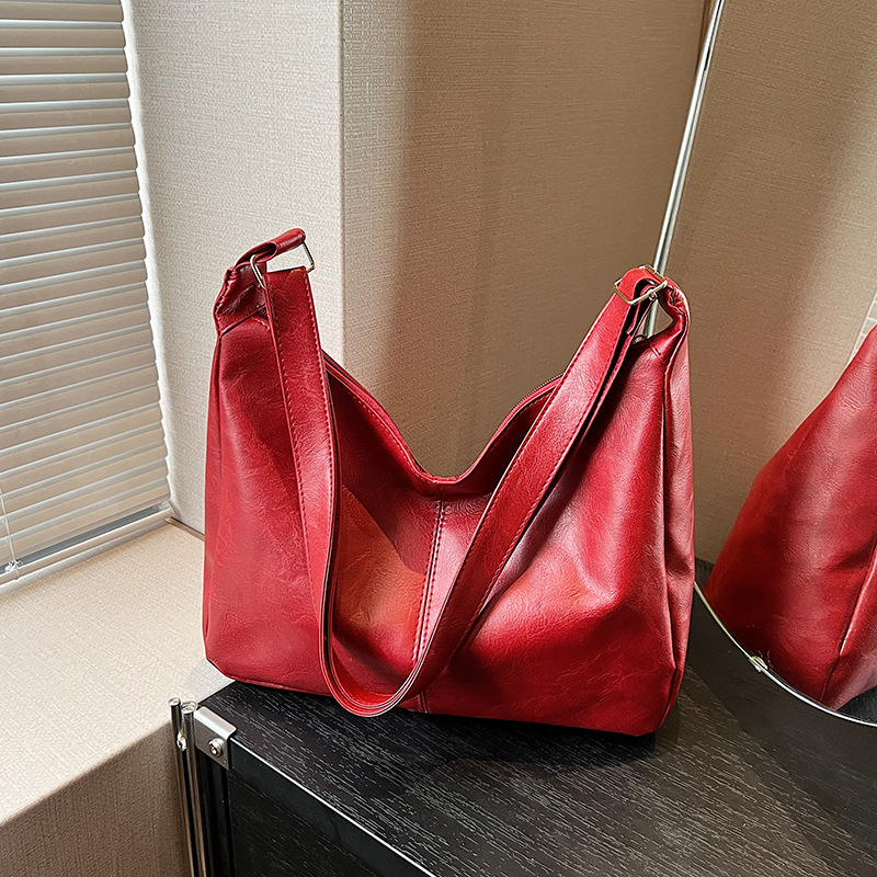 Large-capacity, elegant and personalized bucket bag, retro tote bag, fashionable and simple single-shoulder crossbody bag for women's commuting under the armpits full figure