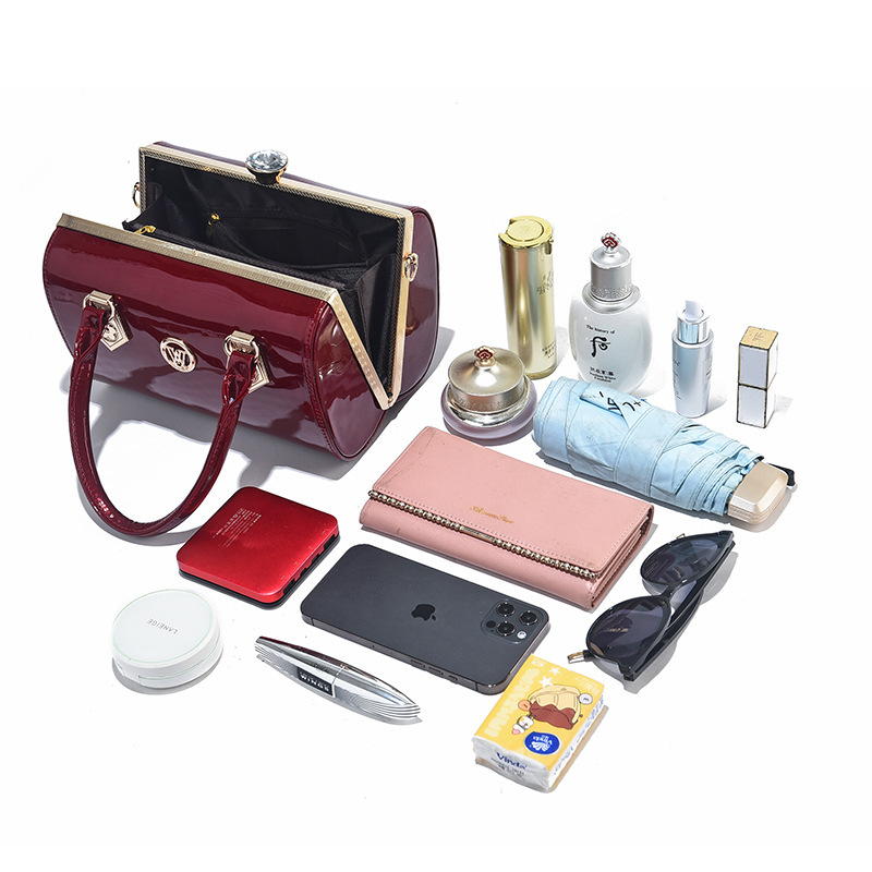 The 2022 new bestseller of shiny leather, high-end and elegant handbag, is trendy and fashionable for weddings. This year, bridal bags are in vogue for women Item Picture