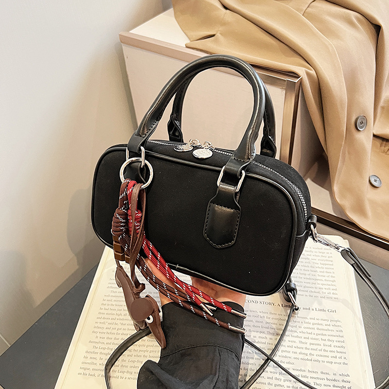 French niche hand-held small bag for women, 2024 new trendy retro matte versatile crossbody bag, single-shoulder Boston bag Specification drawing