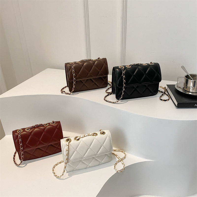 Diamond-patterned embroidered thread handbag for women, new high-quality flip cover small square bag, solid color, elegant, single-shoulder crossbody bag for women, trendy Application Scenario