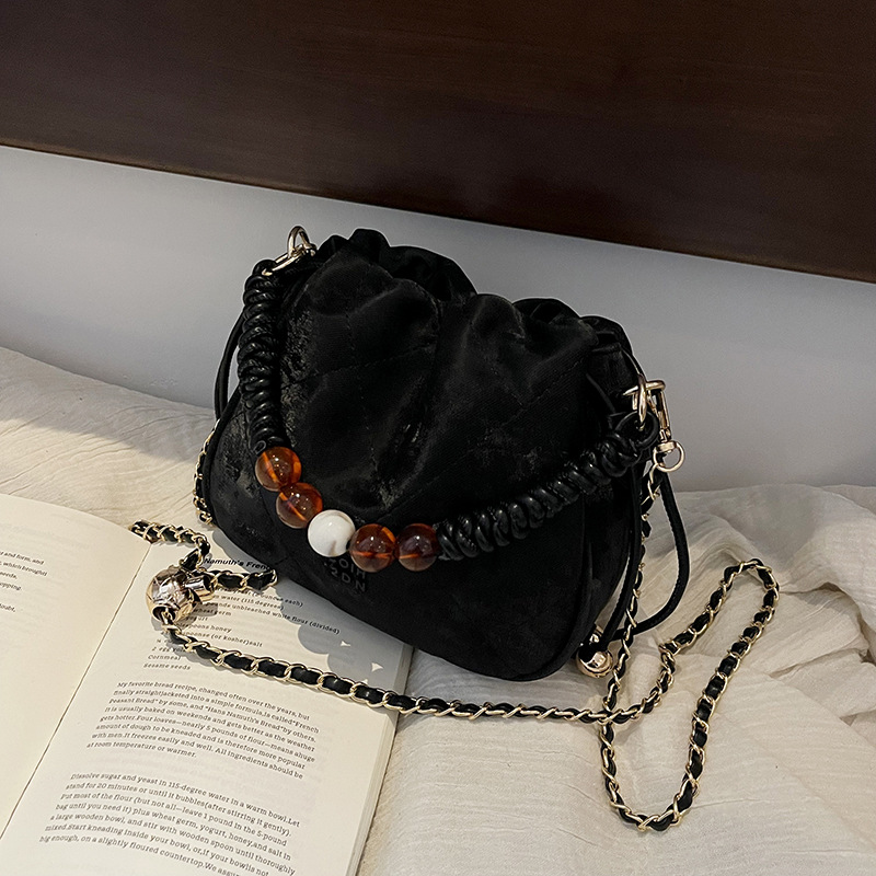 A niche, high-end, fashionable and casual hand-held bucket bag for women, a new 2024 Korean style simple and versatile single-shoulder crossbody bag Specification drawing
