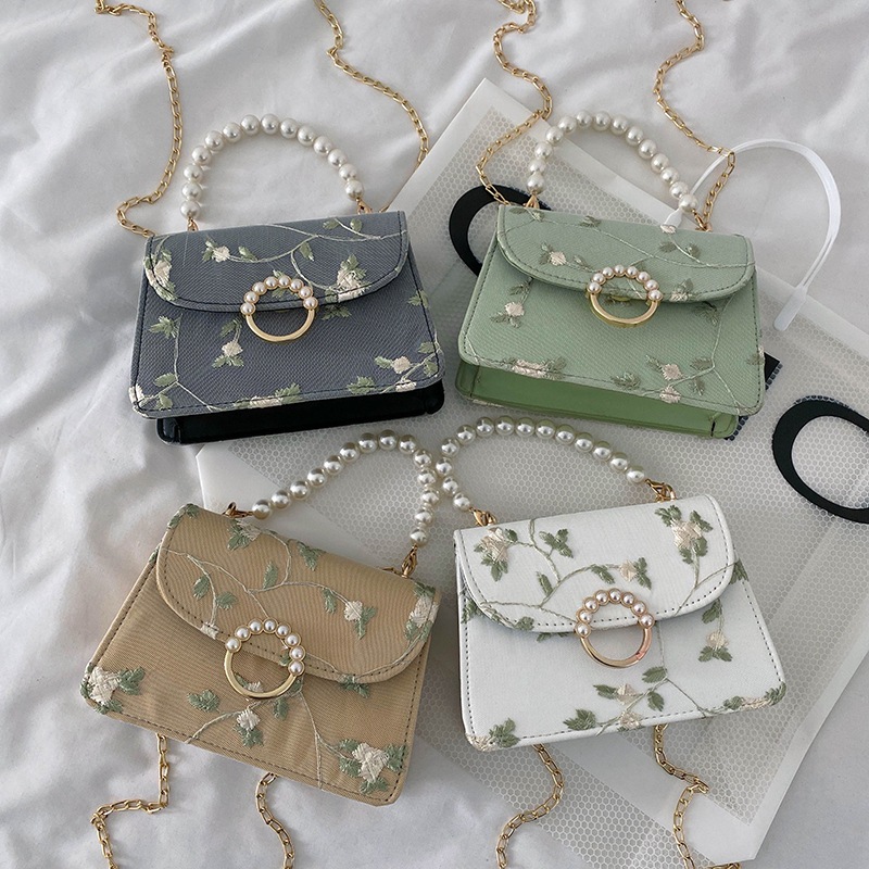 The new women's bags for summer 2022 are fashionable and stylish, featuring lace shoulder bags, crossbody bags, small square bags and pearl handbags Application Scenario