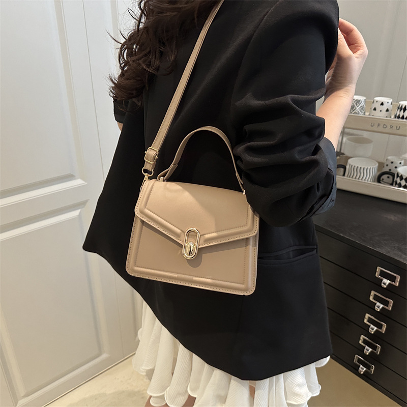 The 2025 new style of fresh summer fashion crossbody bag, casual and simple hand-held small square bag, fashionable single-shoulder bag for women details Picture
