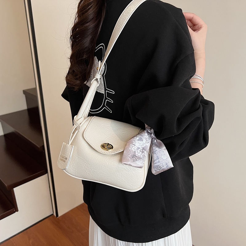 A niche design with a high-end underarm bag for women, a new summer fashion bag with lychee pattern, versatile for commuting, single-shoulder crossbody details Picture