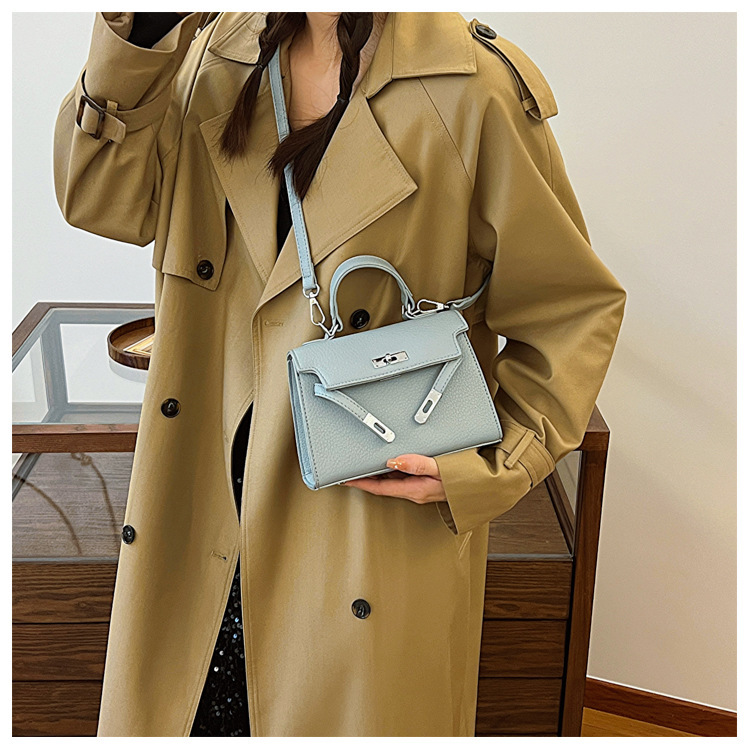 The 2025 new Kelly bag from Bag Lady is a high-end, light luxury, niche soft leather crossbody bag and a fashionable hand-held underarm bag Specification drawing