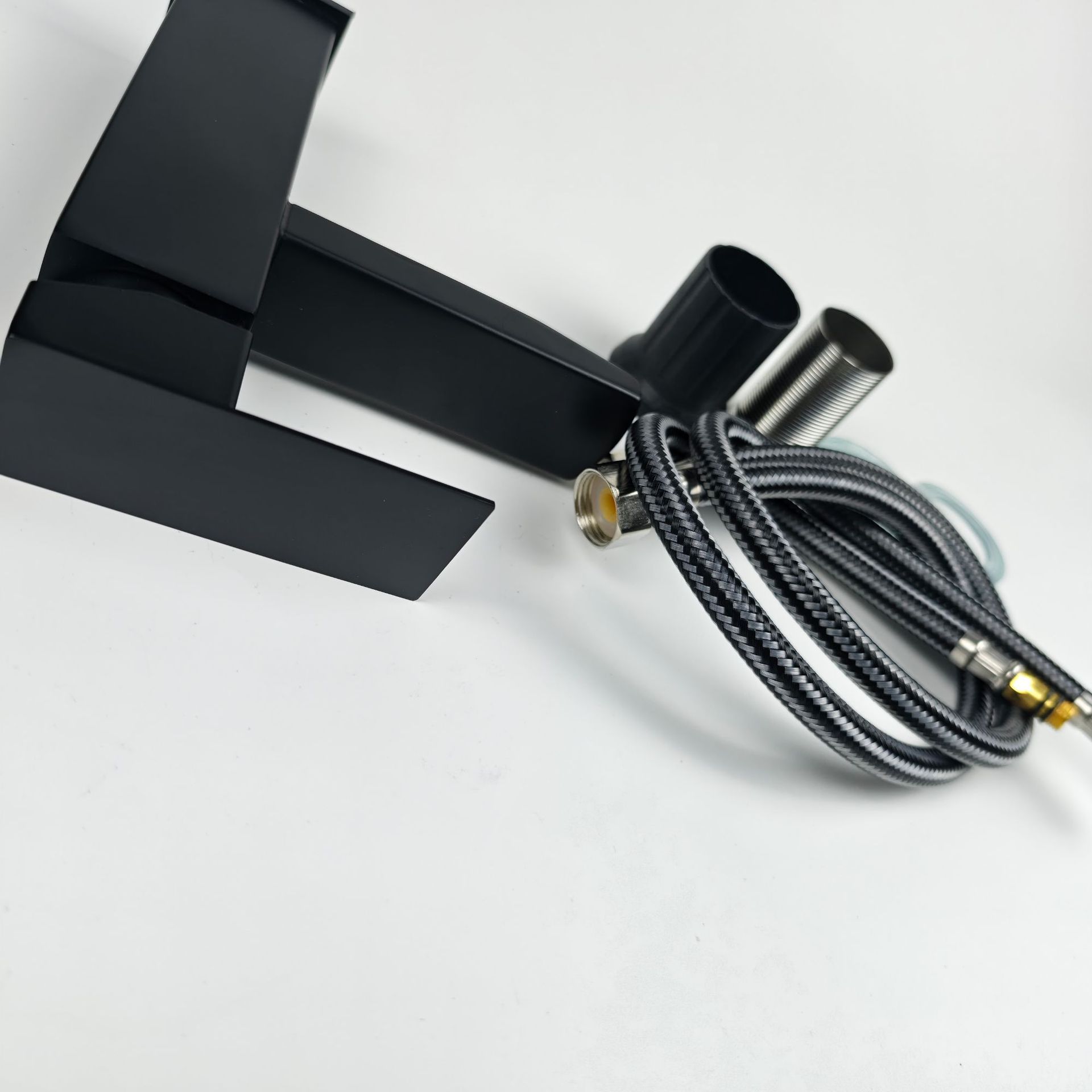 Electroplated low hot and cold washbasin faucet, stainless steel washbasin, bathroom faucet, water-saving basin, black Application Scenario
