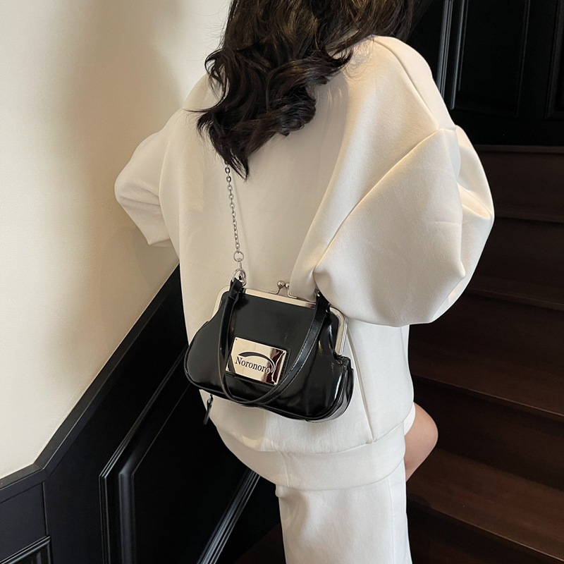 Casual, versatile and elegant ladies' handbag 2025 new style, high-end and fashionable chain single-shoulder crossbody makeup bag details Picture