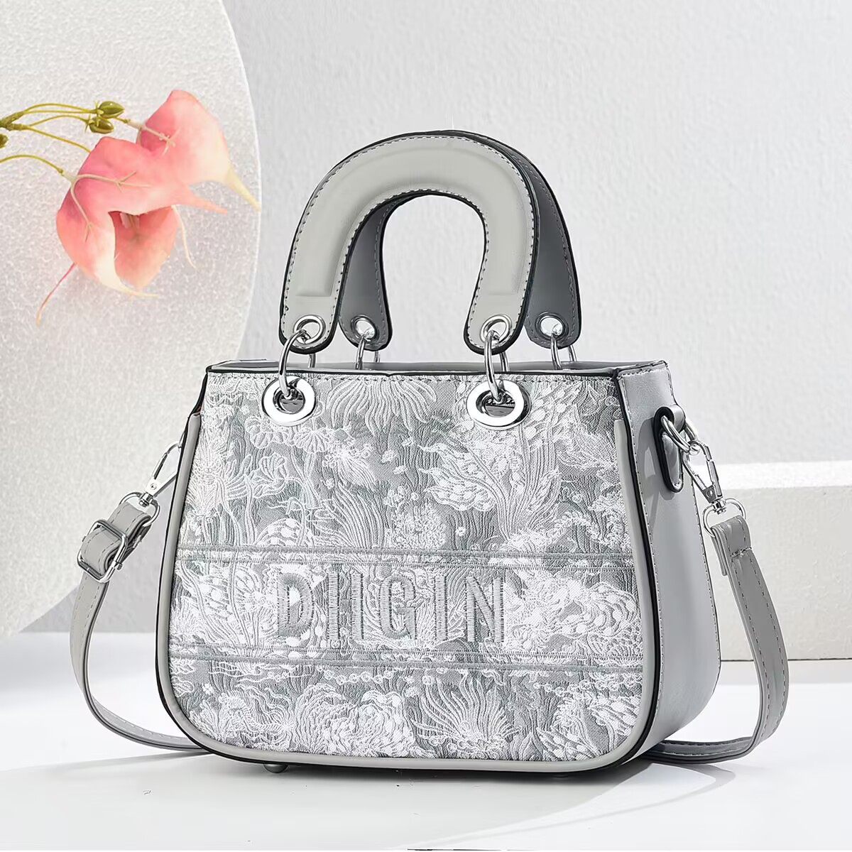 Embroidered bag, versatile women's bag, 2025 new style single-shoulder handbag, crossbody bag, women's traditional Chinese style fashionable mini small bag details Picture