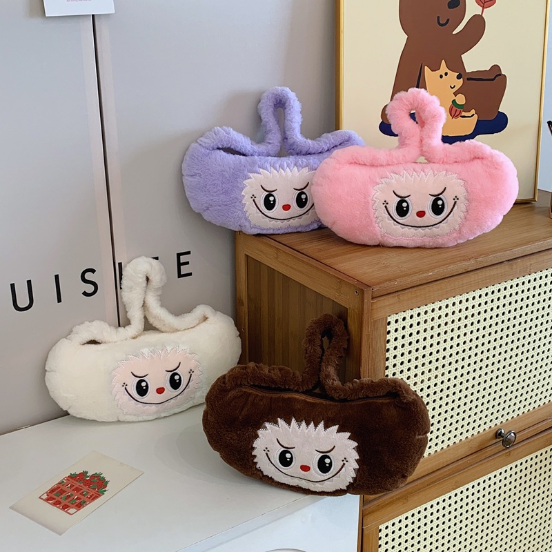 New cartoon children's hand-held bag for girls, 2024, cute doll, underarm loose change storage bag, claw machine doll, exchange price full figure