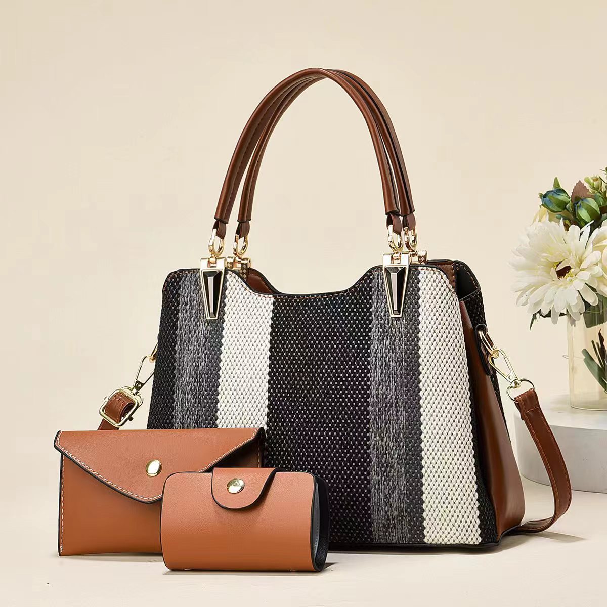 Korean Nib three-piece women's bag 2024 New trendy and fashionable large-capacity single-shoulder bag, versatile crossbody handbag Application Scenario