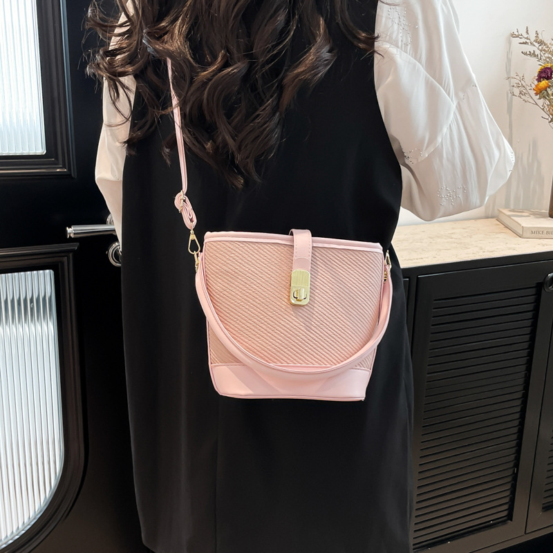This year's popular color-blocking bucket tote bag 2025 new single-shoulder handbag, a high-end and versatile crossbody bag details Picture
