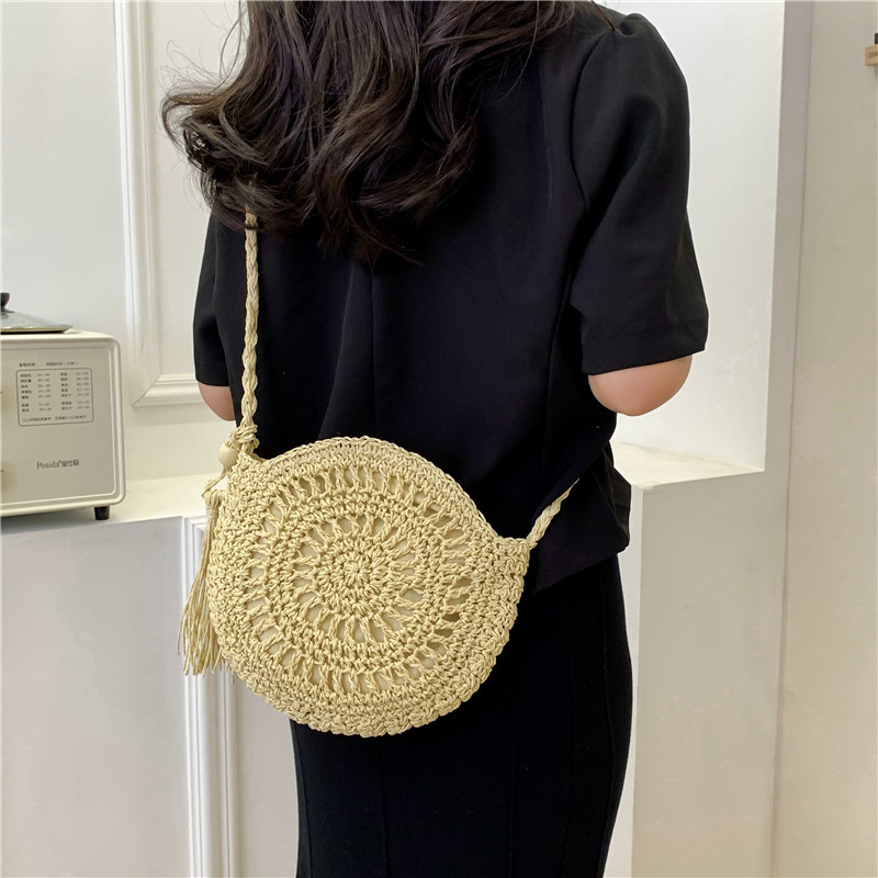 The 2025 new hand-woven bag is a super popular single-shoulder bag for women in summer and a small round straw bag for beach vacations Specification drawing