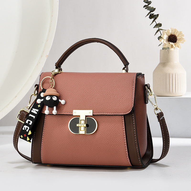 The 2024 new Korean version of the "Little Bag" for women, with a unique color contrast, is a popular hand-held small bag with a large capacity and a single-shoulder crossbody small square bag Specification drawing