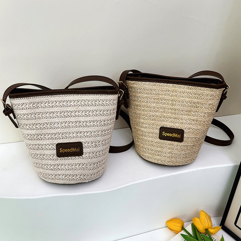 2025 New style fashionable single-shoulder bag, casual woven bag, girls' cute summer beach vacation bag, quality bucket bag Application Scenario