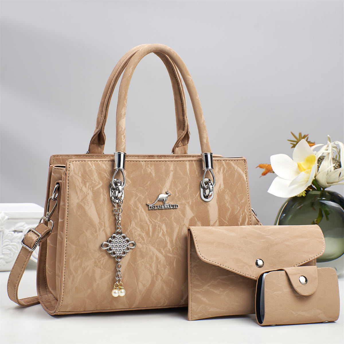 The 2025 new single-shoulder crossbody bag is a high-end and practical large-capacity hand-held tote bag for women details Picture