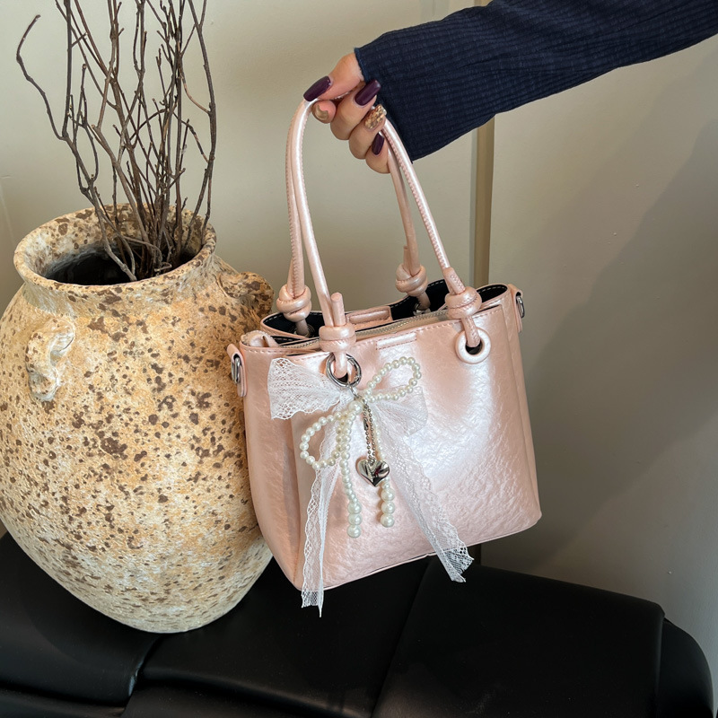 Cross-border high-end retro simple hand-held bucket bag for women 2025 new style versatile casual commuting single-shoulder crossbody bag details Picture