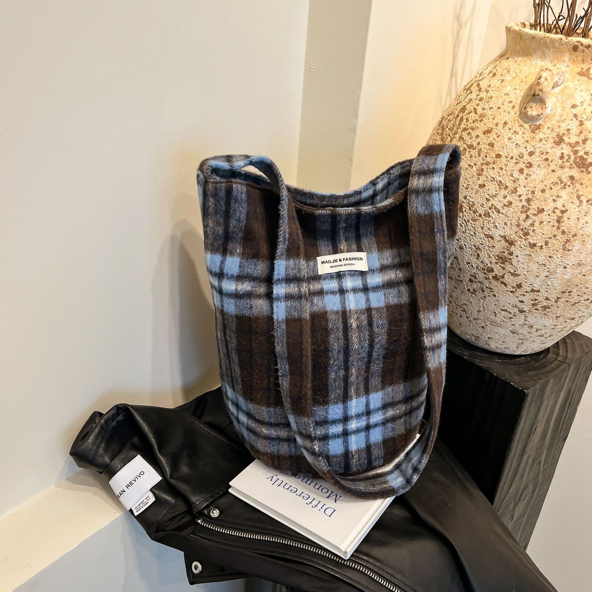 Tweed checkered bag for women 2024 new style, fashionable and stylish, large-capacity crossbody bag, casual single-shoulder commuter bucket bag Specification drawing