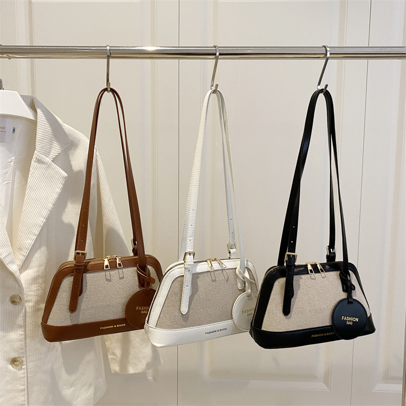 bags2025 new handbag, elegant women's bag, European and American fashion single-shoulder crossbody small bag, cross-border trendy armpit bag Application Scenario