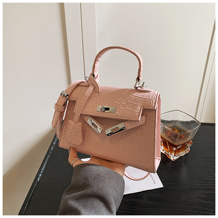 The high-end Kelly bag for women 2025 is a new fashion and casual single-shoulder bag with a niche design and a trendy crossbody bag for women details Picture