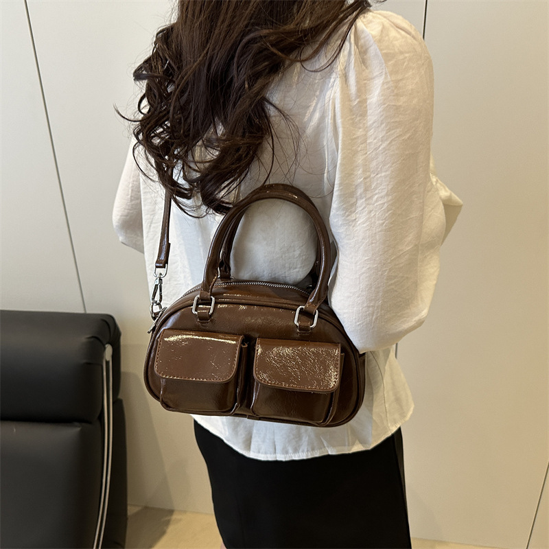 Versatile and niche underarm bag, 2025ins fashion tote bag, spring large-capacity commuter bag, women's cross-border trend Specification drawing