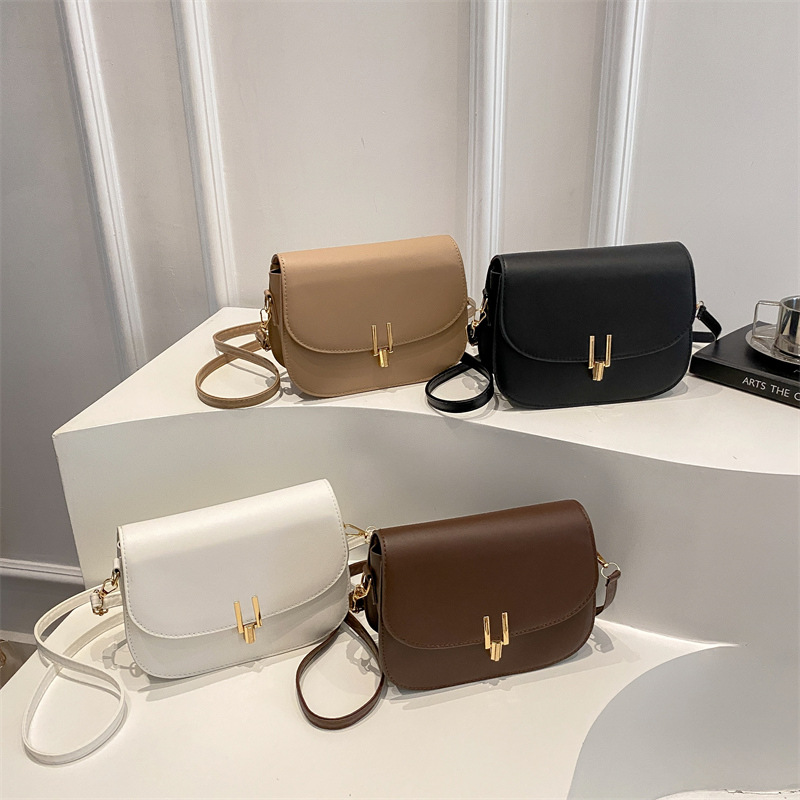 The 2025 new style of fashionable solid color simple and versatile casual single-shoulder crossbody bag is stylish, elegant, trendy and of high-end quality Application Scenario