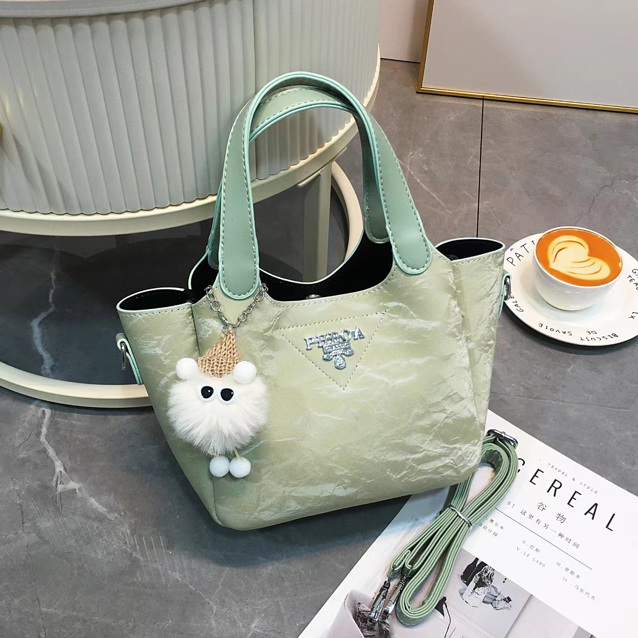A trendy and stylish small handbag for ladies, a 2024 new summer single-shoulder crossbody bag and bucket bag Item Picture