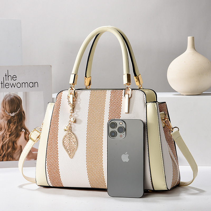 The new spring collection from the manufacturer is a versatile striped crossbody bag for women in foreign trade. It is a popular large handbag for women in 2024 details Picture