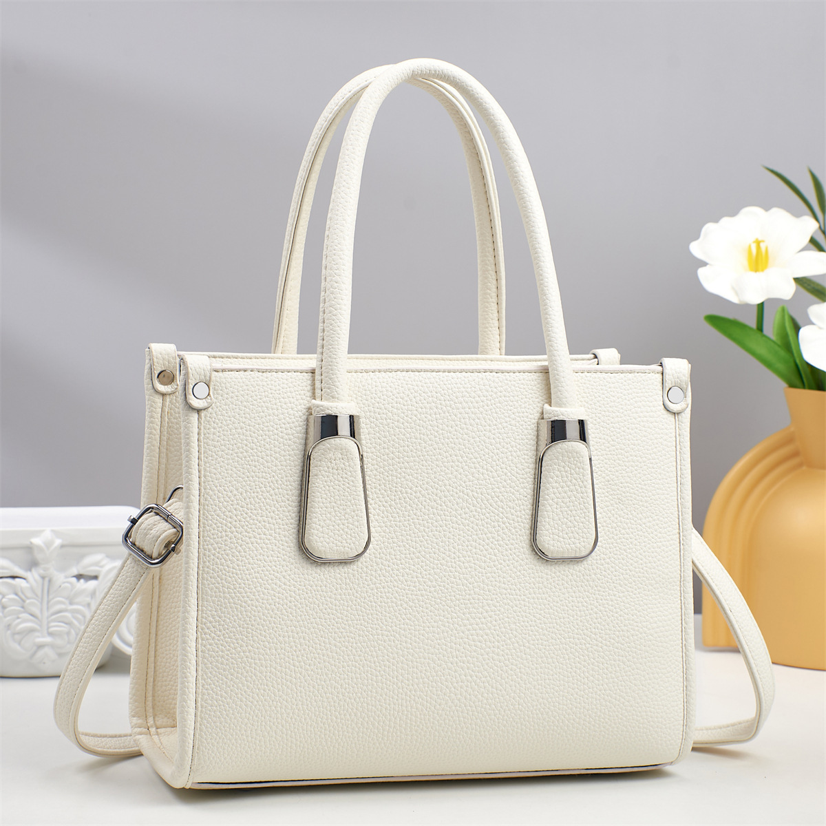 Trendy new arrivals: Women's handbags, high-end commuter bags, new women's crossbody bags. The original factory is afraid to send them details Picture