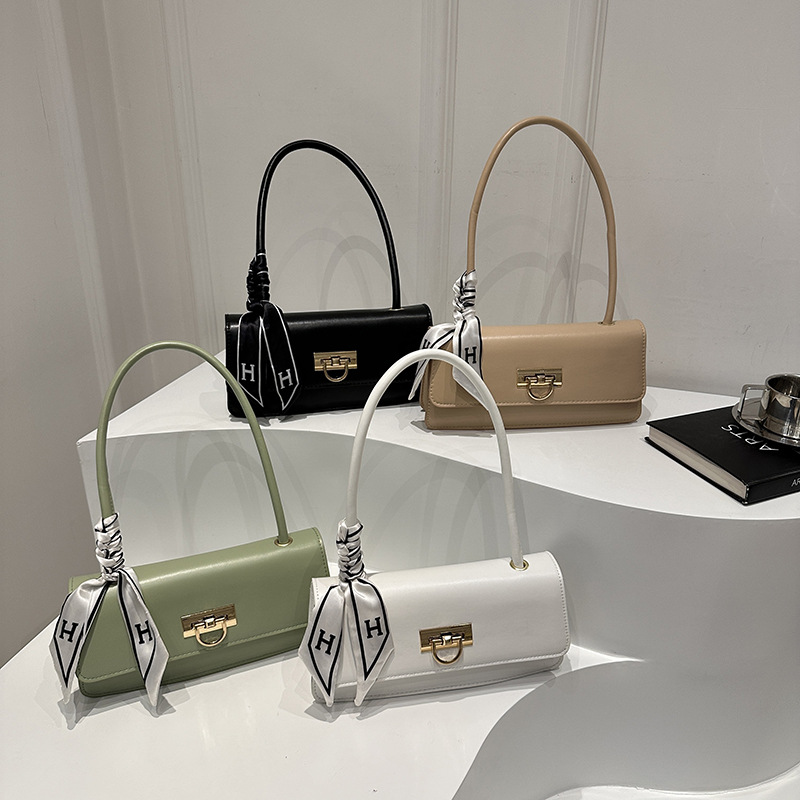 Cross-border French niche underarm bag for women, new Spring/Summer 2024 fashionable handbag, high-quality commuting crossbody bag Application Scenario