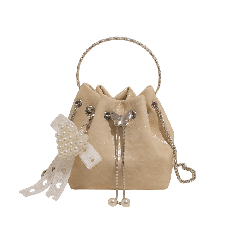 A niche design drawstring hand-held bucket bag for women, a new fashionable and stylish chain commuting single-shoulder crossbody bag for summer 2025 Item Picture