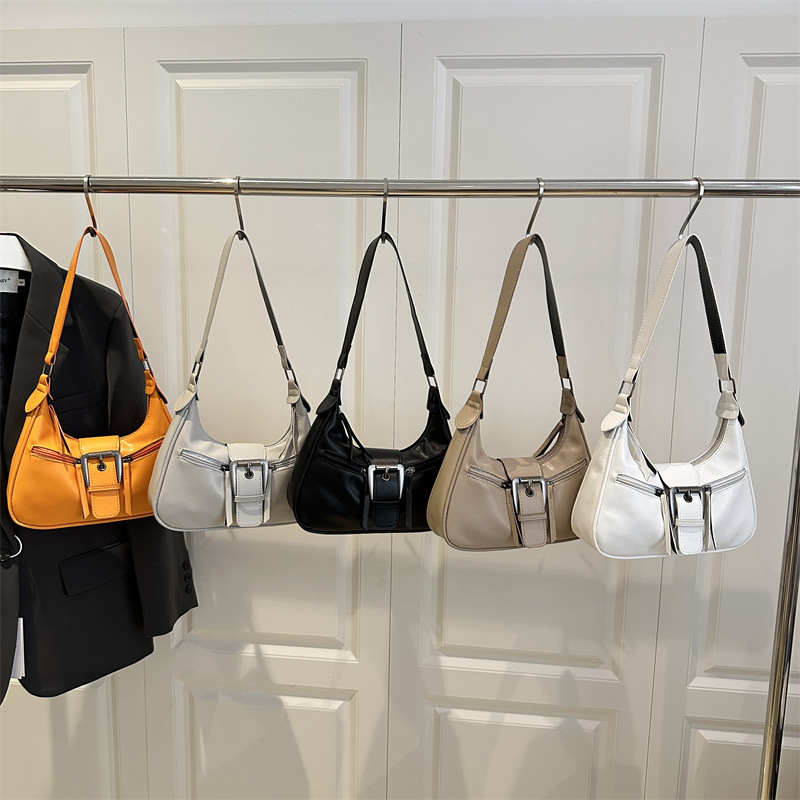 Fashionable, simple and casual underarm bag for women, Spring 2025 new retro commuter crossbody bag, versatile single-shoulder bag Application Scenario