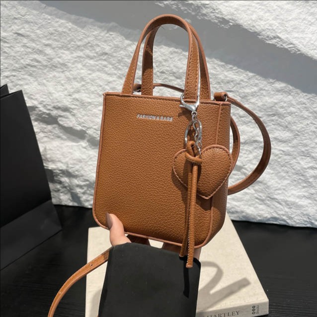 New Spring/Summer 2025 versatile, casual and simple hand-held small square bag, trendy and fashionable, shiny solid color single-shoulder crossbody bag full figure
