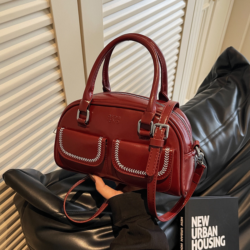 A portable and versatile travel bag for 2025, a trendy and fashionable single-shoulder bag with a high-end Korean style and a versatile crossbody Specification drawing
