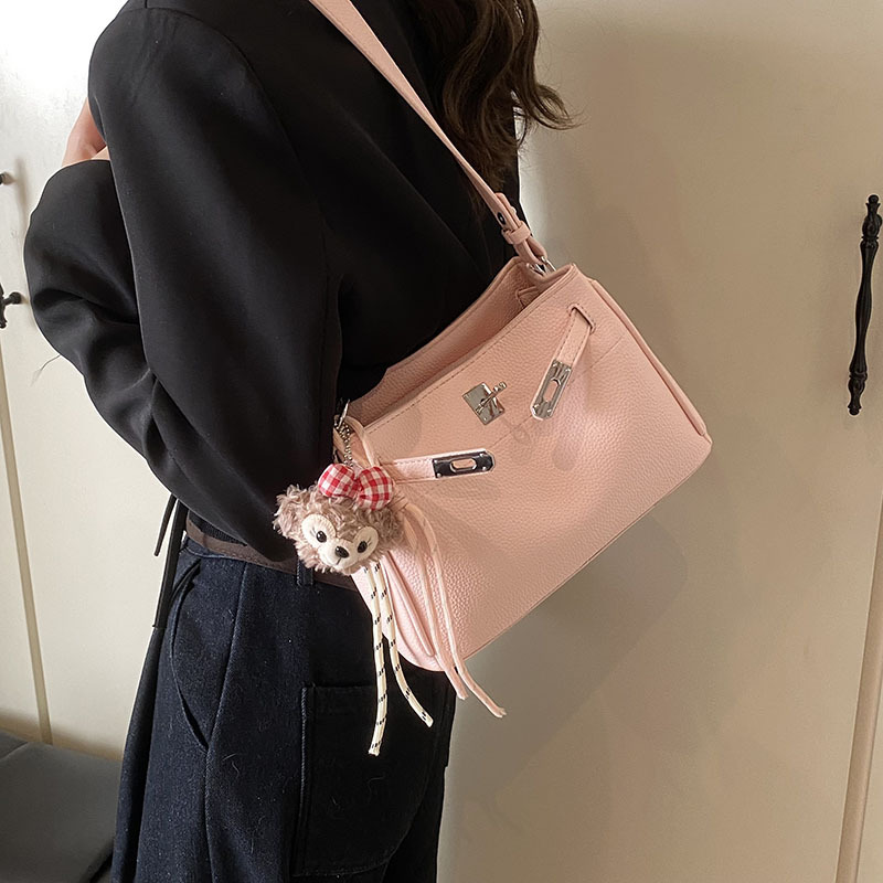 The 2025 new Korean Instagram trendy Kelly bag is a simple and versatile underarm bag with a high-end feel and a casual shoulder bag full figure