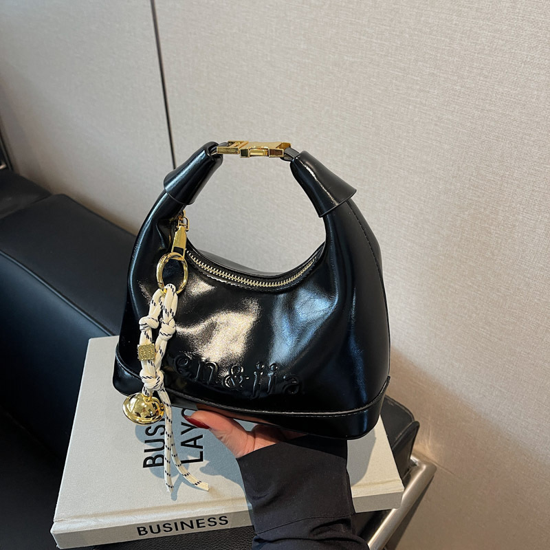 A stylish underarm bag for women, 2025 new Korean style Instagram simple and versatile single-shoulder bag, a high-end crossbody bag for women Specification drawing