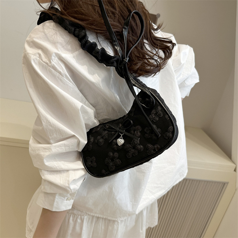 A new summer fashion single-shoulder bag for women in 2025, featuring a unique Instagram Korean-style pleated crossbody Specification drawing
