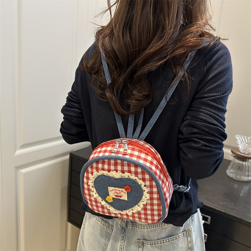 Xiaoxiangfeng ins 2025 New Trendy and fashionable diamond-shaped chain bag, versatile travel bag for women, mini backpack details Picture